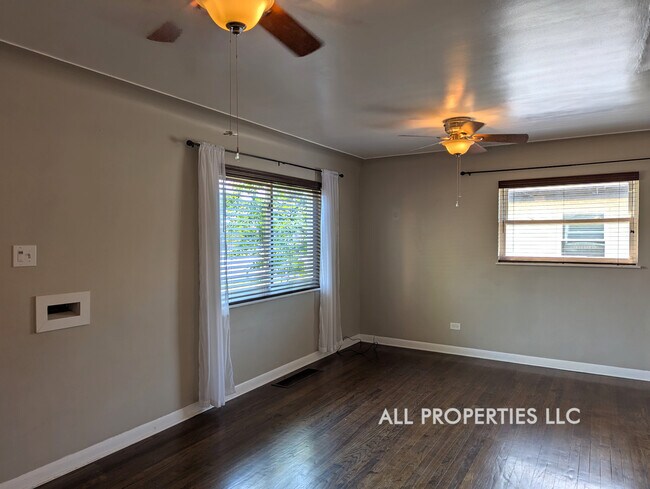 Building Photo - 3511 Newport St