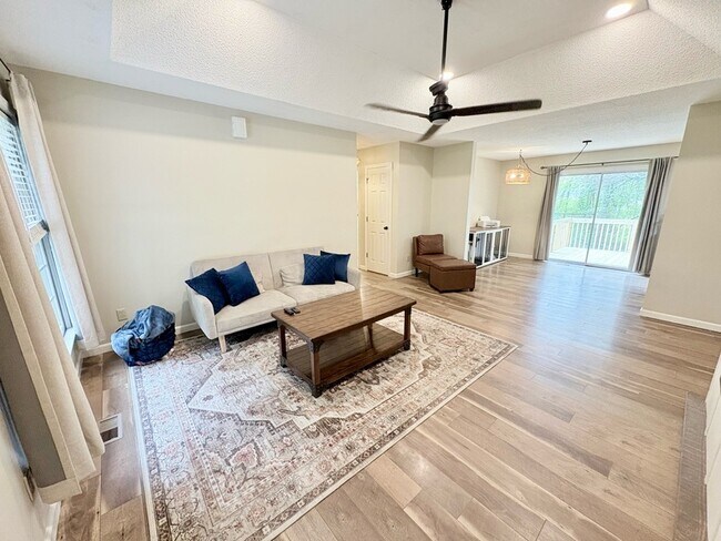 Building Photo - 415 Mayfield Dr