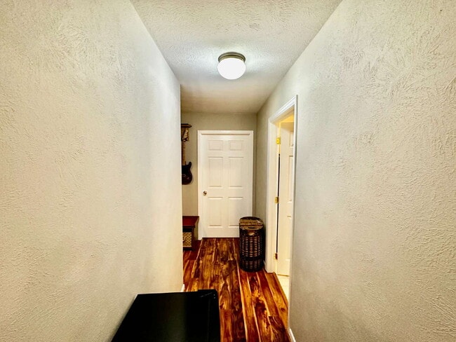 Building Photo - Available Now!  Wonderful 3-Bed Townhome Near Waneka Lake!