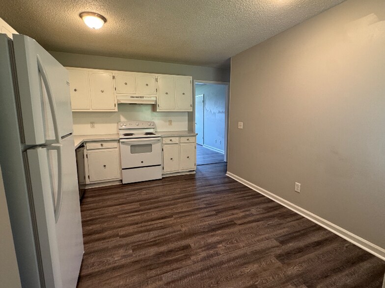 Building Photo - 4706 Metro Park Ln