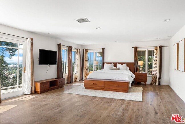 Building Photo - 3782 Berry Dr