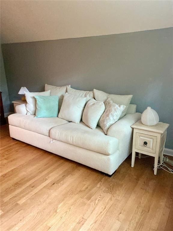 Building Photo - 487 Lakeshore Dr NE