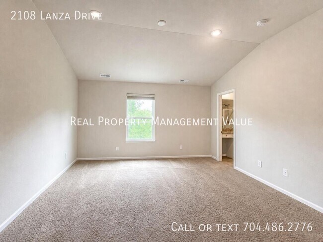 Building Photo - 2108 Lanza Dr