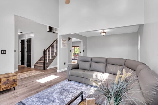 Building Photo - Private Cul-de-Sac Living: 4BR Home with Pool & Geothermal HVAC