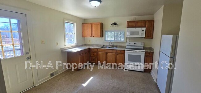 Building Photo - 2837 Bartonsville Ave