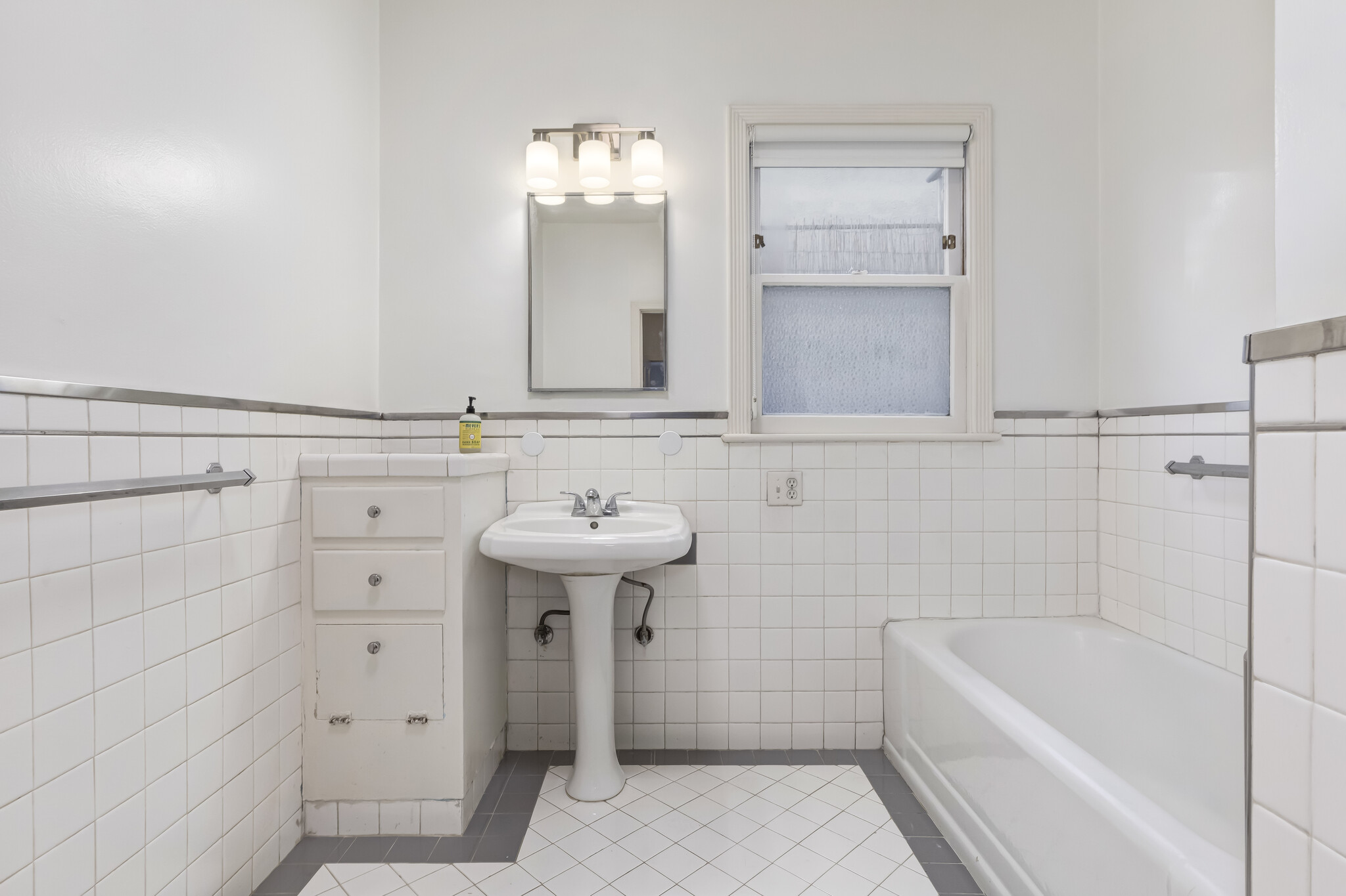 bathroom sink - 439 S Palm Dr