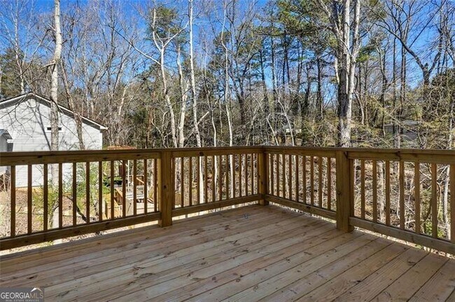 Building Photo - 5280 Chrysler Dr