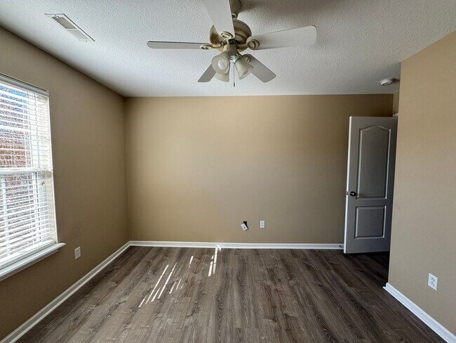 Building Photo - 2603 Oakfield Dr
