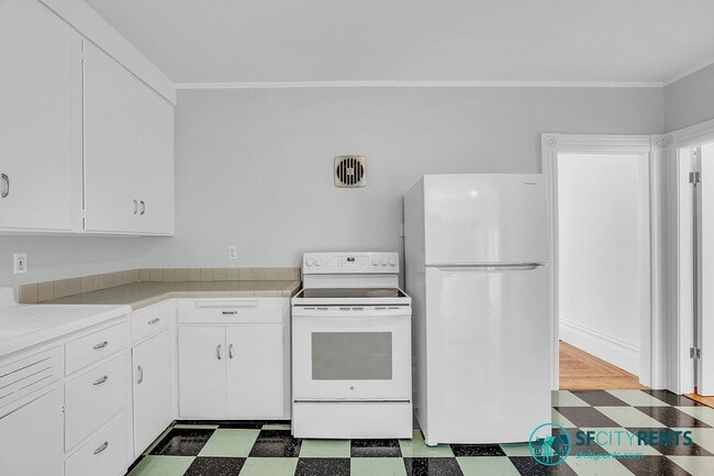 Building Photo - Castro: Single Family Home in the Heart of the Castro w/ Yard & Garage