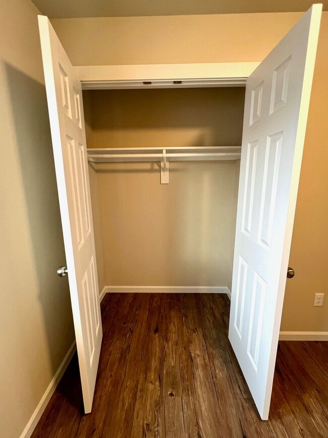Building Photo - 3 Bedroom Charming Duplex