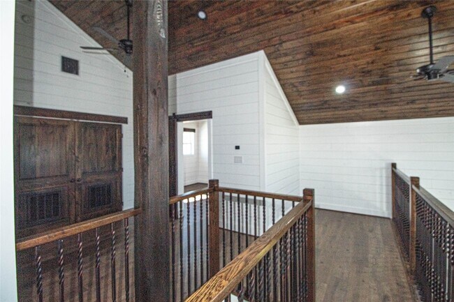 Building Photo - 1275 Castlewood Rd