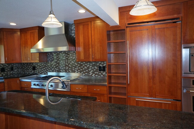 Building Photo - Stunning SW Portland (Arranmore) 4-bedroom...