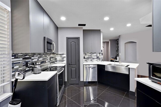 Building Photo - 1010 Belmont Pl