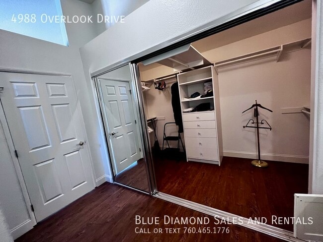 Building Photo - 4988 Overlook Dr