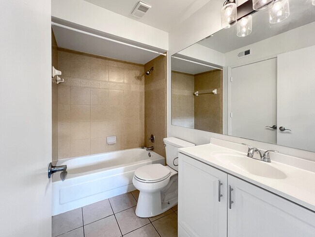 Building Photo - 1011 Crystal Way