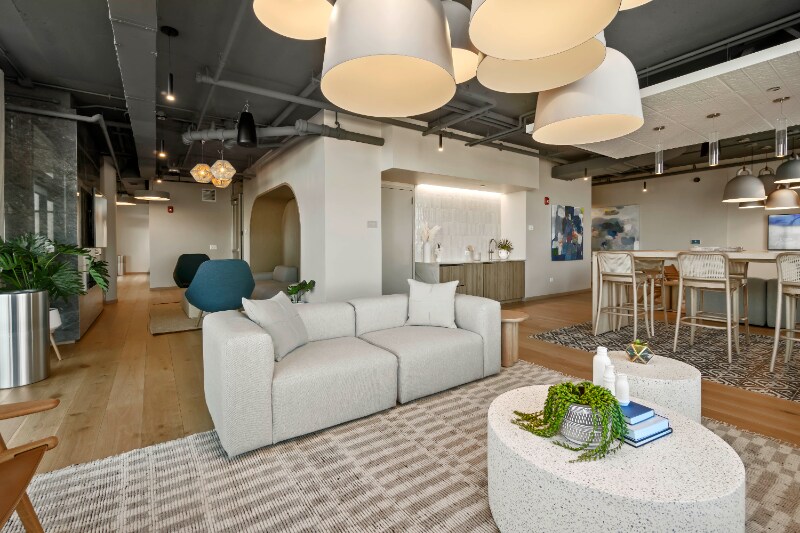 Building Photo - 528 S Damen Ave