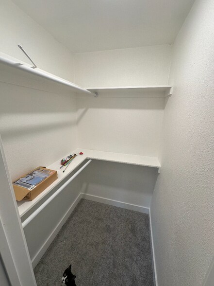 Building Photo - 10932 Dunaway Dr