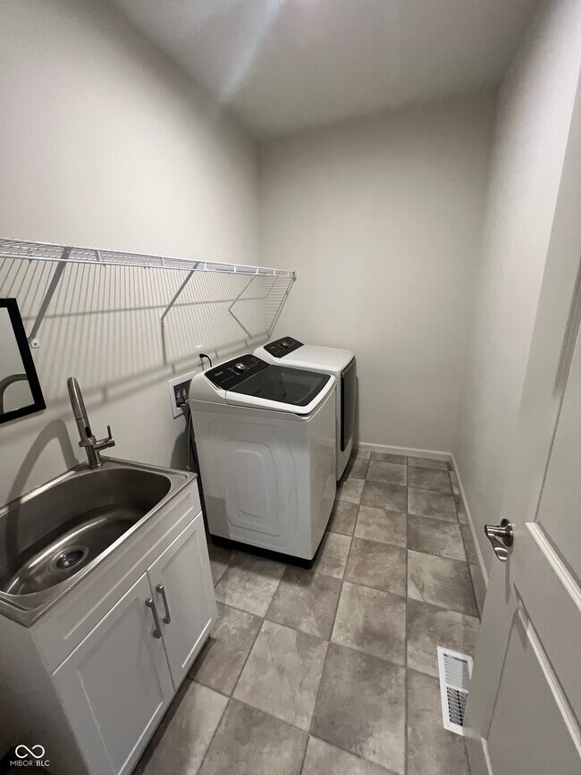 Building Photo - 5374 Noble Crossing Pkwy W