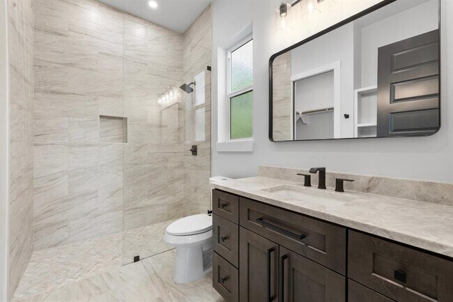 Building Photo - 14804 Arrowhead Dr