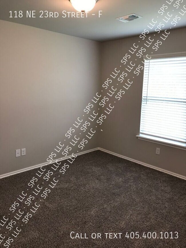 Building Photo - 118 NE 23rd St