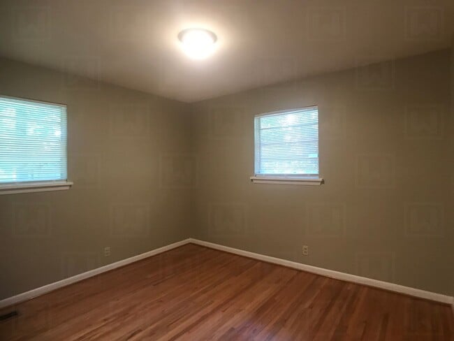Building Photo - Comfortable 3 Bedroom/1 Bath Home in Fores...