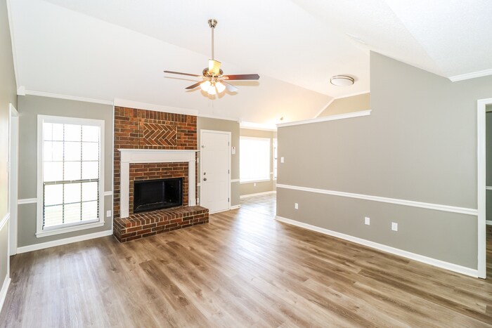 Building Photo - 5858 Rensslaer Dr