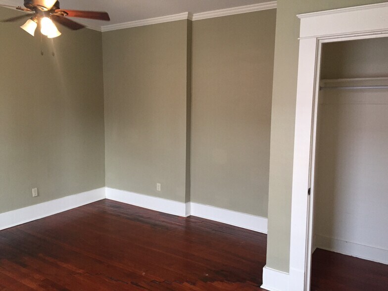 Large bedrooms - 916 Scott St