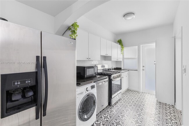 Building Photo - 1027 Euclid Ave