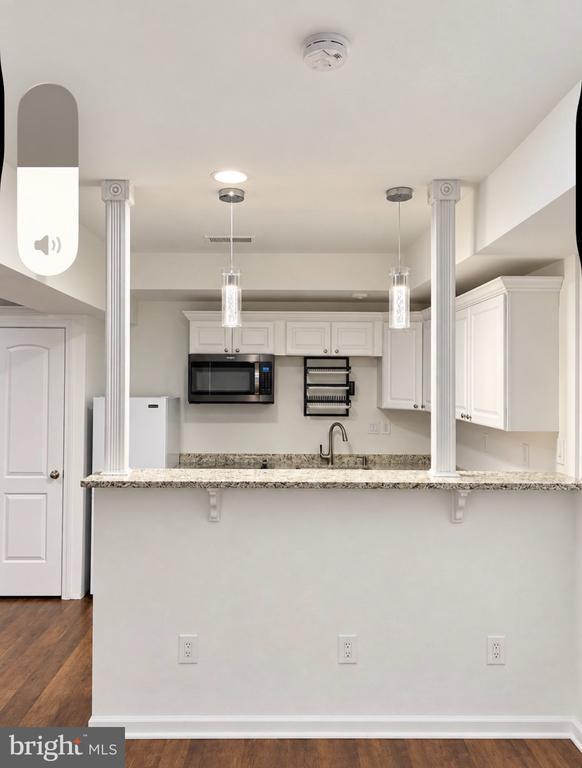 Building Photo - 25209 Eisenhower Dr