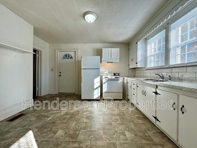 Building Photo - 935 Old Charlotte Rd SW