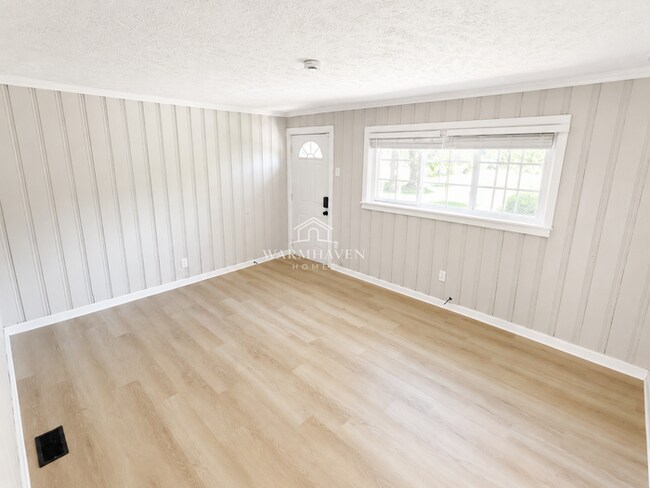 Building Photo - 931 Crestline Dr