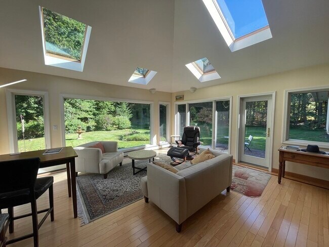Building Photo - 39 Oriole Dr