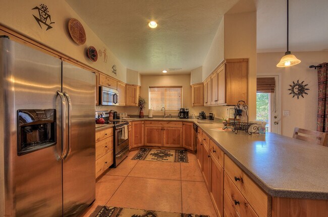 Building Photo - 3366 Oleander Ln