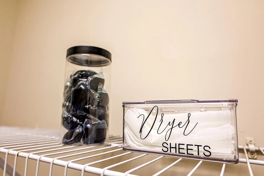 Building Photo - Room in House on ACC Blvd