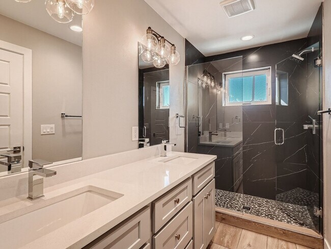 Building Photo - 3434 Garfield