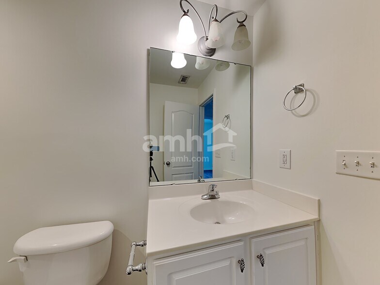 Building Photo - 127 Mercer Dr