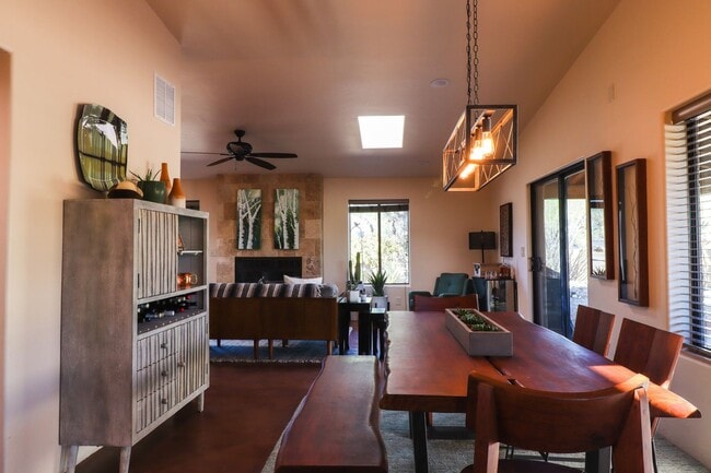 Building Photo - Contemporary Desert Beauty with Pool