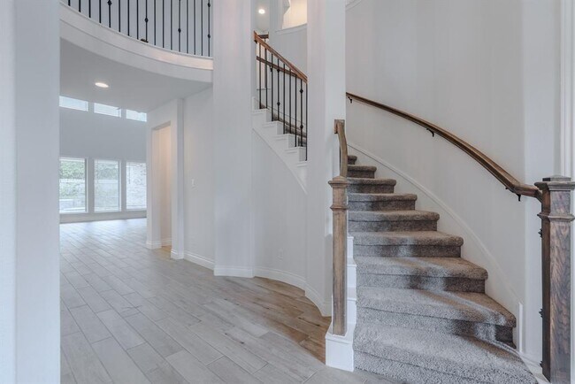 Building Photo - 17010 Harper's Way