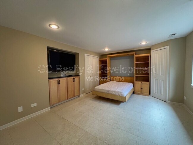 Building Photo - 498 Grosvenor Ln
