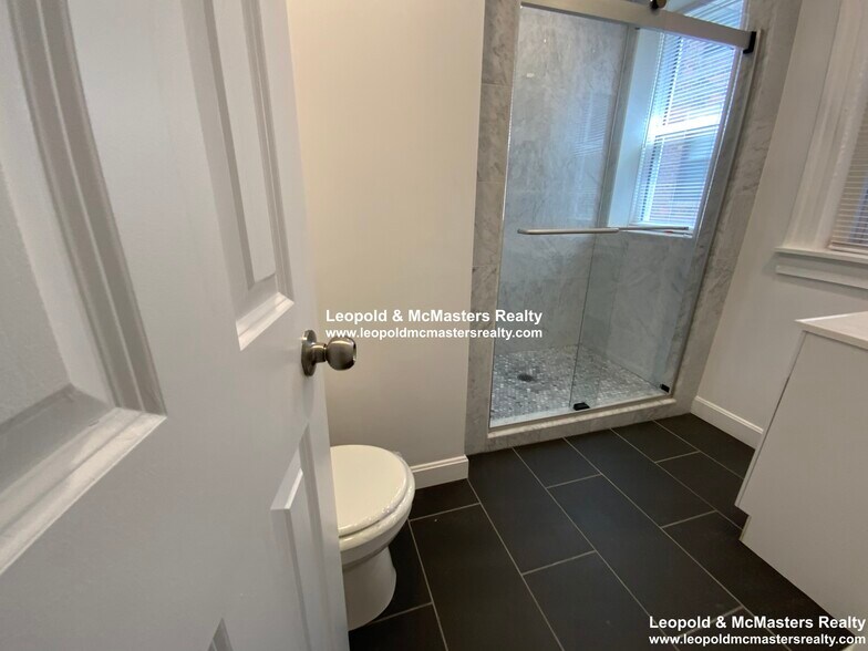 Building Photo - 50 Queensberry St