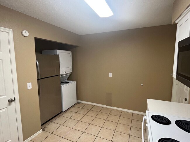 Building Photo - 307 Harris Cir