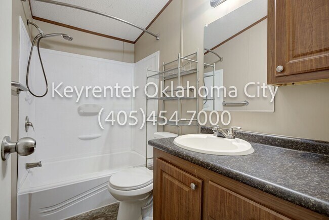 Building Photo - Spacious 2BD/1BTH Home In OakRidge Village In Spencer