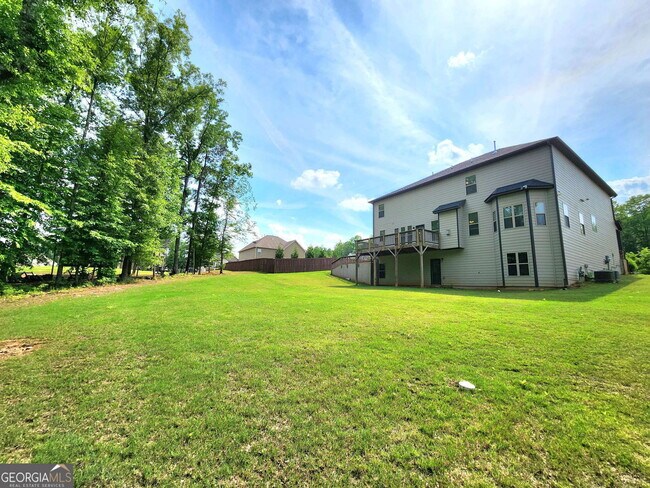 Building Photo - 525 Twelve Oaks Dr