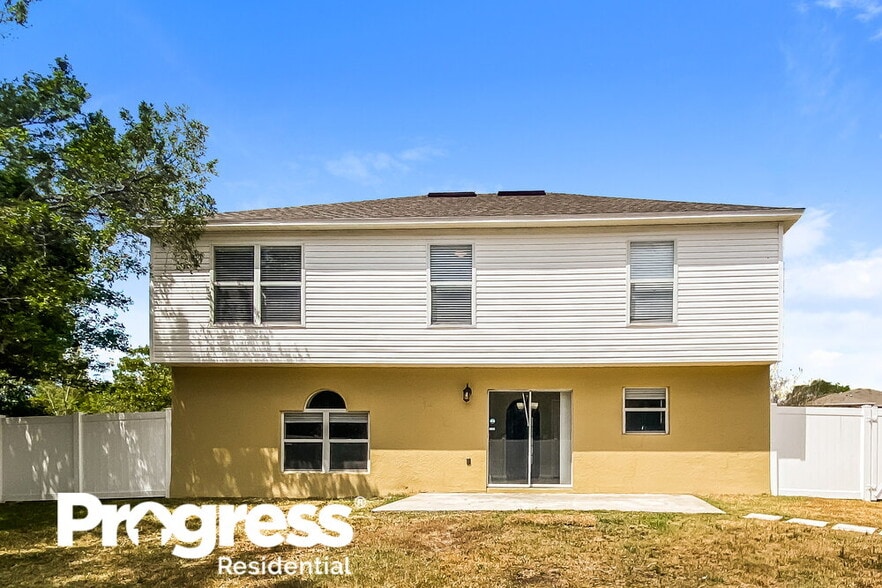 Building Photo - 5342 Woodridge Ln