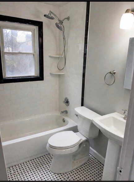 Bath - 1736 Deerwood Ave