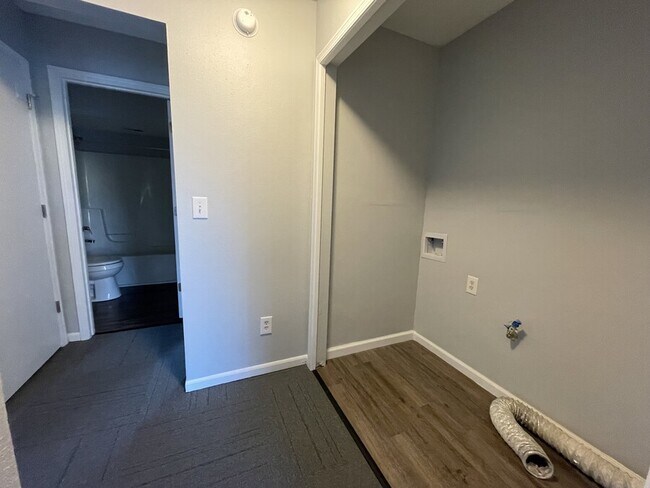 Building Photo - 350 Stone Creek Dr