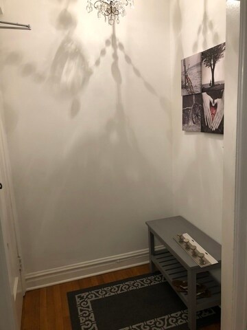 Building Photo - 1205 W Sherwin Ave