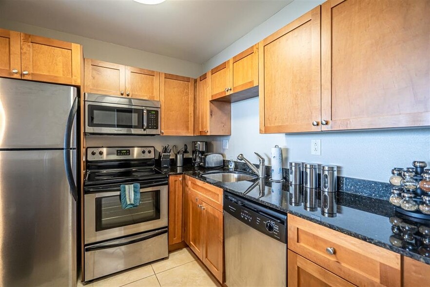 Building Photo - 1830 Embassy Dr