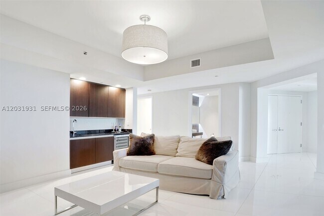 Building Photo - 2711 S Ocean Dr