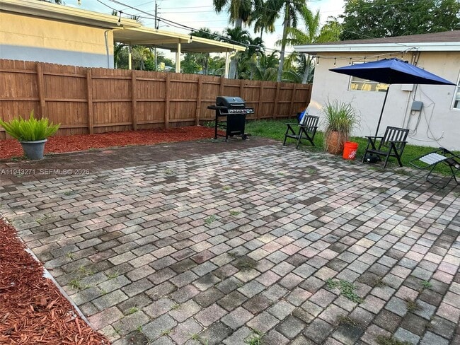 Building Photo - 1610 Hayes St